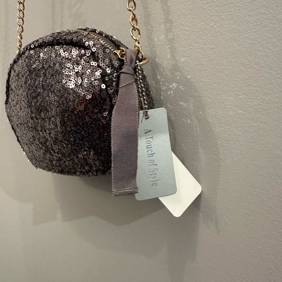 NWT A Touch of Style Special Occasion Purse. - Picture 2 of 7